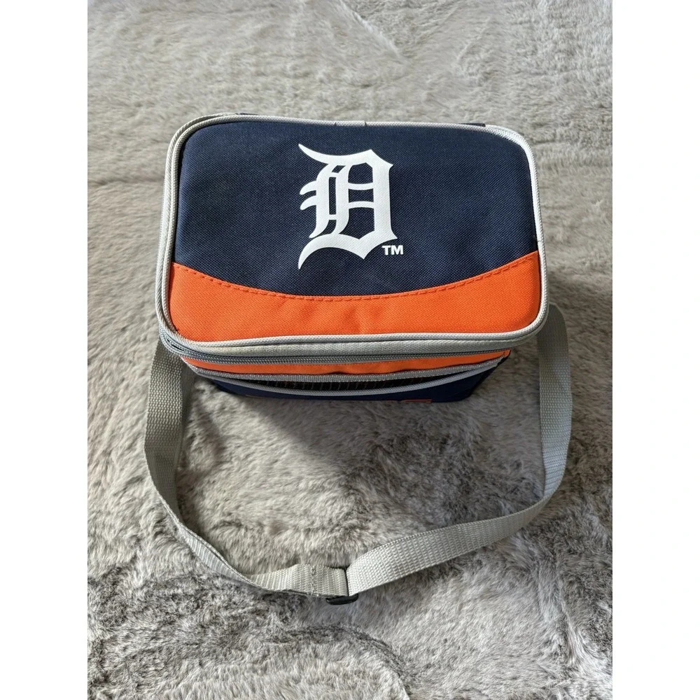 Detroit‎ Tigers small lunch box zip closure carry strap